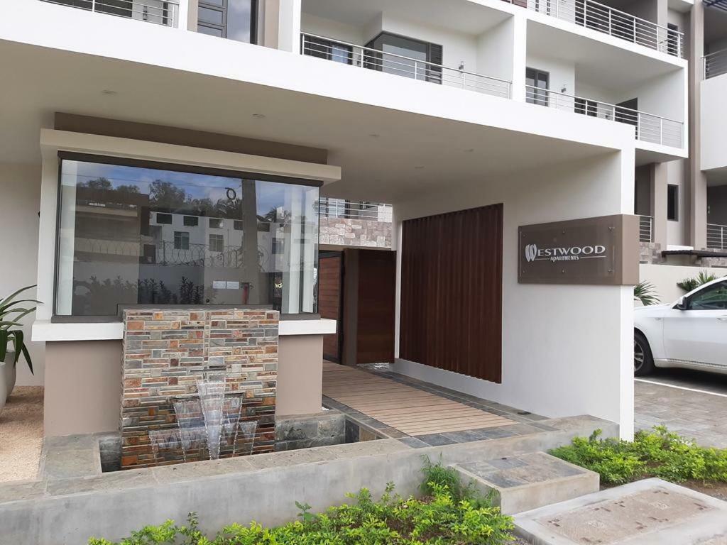 2 Bedroom Flat 15 Mins Walk From Flic En Flac Beach Kültér fotó