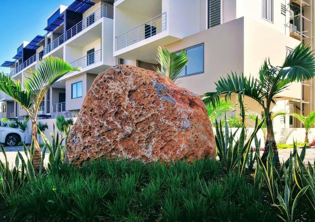 2 Bedroom Flat 15 Mins Walk From Flic En Flac Beach Kültér fotó