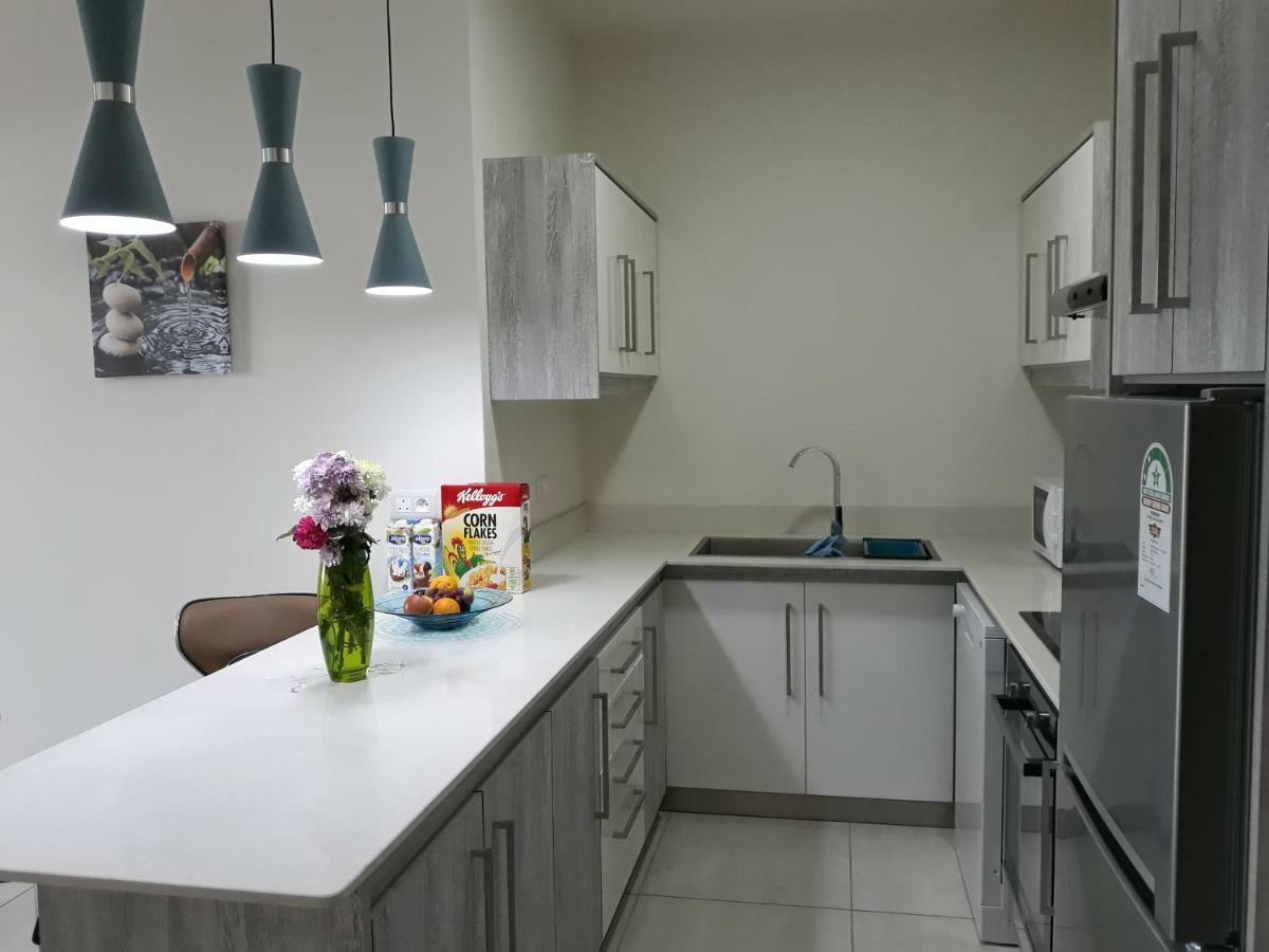 2 Bedroom Flat 15 Mins Walk From Flic En Flac Beach Kültér fotó