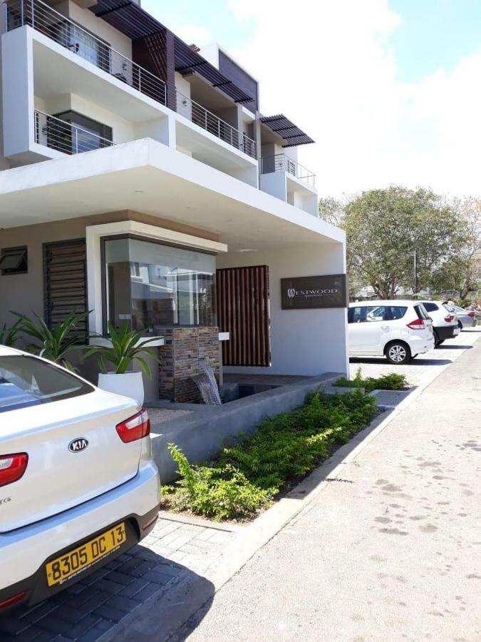 2 Bedroom Flat 15 Mins Walk From Flic En Flac Beach Kültér fotó