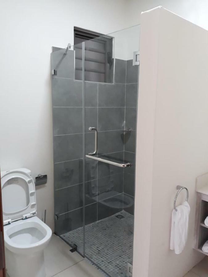 2 Bedroom Flat 15 Mins Walk From Flic En Flac Beach Kültér fotó