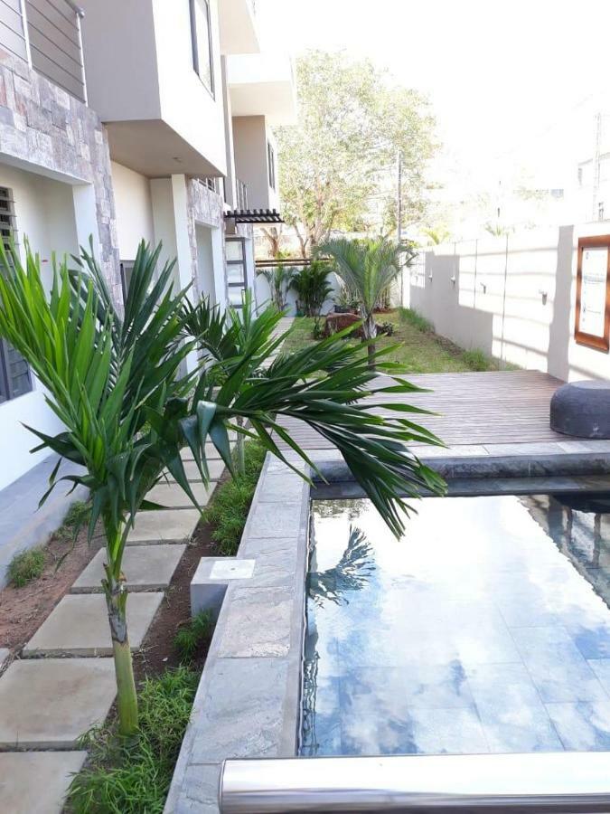 2 Bedroom Flat 15 Mins Walk From Flic En Flac Beach Kültér fotó